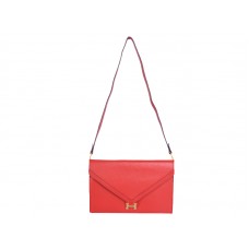 Clutch tipo sobre Hermes Pilot en color rojo con herrajes dorados