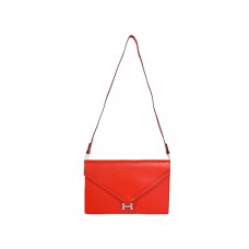 Clutch tipo sobre Hermes Pilot en color rojo con herrajes plateados