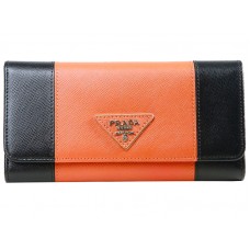 Cartera Prada de piel saffiano triple, negra y naranja