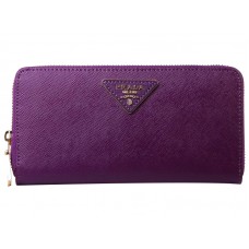 Cartera Prada Saffiano Zippy con logotipo triangular morado
