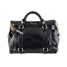 Bolso Boston grande de piel brillante Miu Miu en color negro