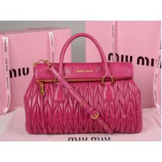 Bolso satchel Miu Miu Glazed Matelasse de piel con cremallera en rosa intenso