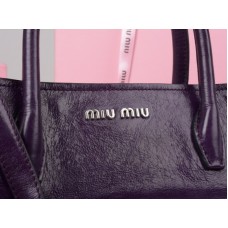 Bolso tote de piel glaseada morado de Miu Miu