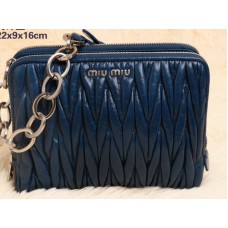Bolso de hombro mini Miu Miu Glazed Matelasse de piel azul
