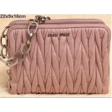 Bolso de hombro mini Miu Miu Glazed Matelasse de piel rosa claro