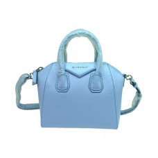 Bolso mini Antigona de Givenchy azul claro