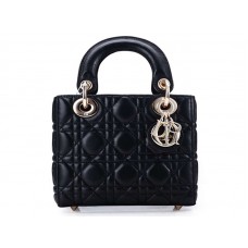 Bolso Dior Nano de piel con herrajes dorados y negros