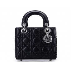Bolso Dior Nano de piel con herrajes plateados y negros