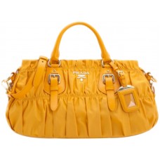 Bolso Prada Tessuto Gaufre de nailon con asa superior en amarillo