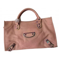 Bolso urbano iridiscente con borde metálico clásico de Balenciaga en rosa