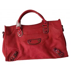 Bolso urbano iridiscente con borde metálico clásico de Balenciaga en rojo