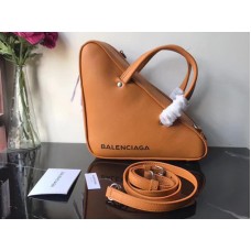 Balenciaga Triangle Duffle S Marrón 18062557