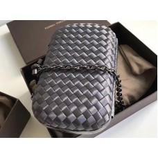 Bottega Veneta Clutch Con Nudo En Boucher Intreccio Gris Oscuro