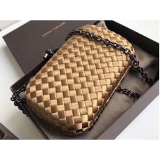 Bottega Veneta Clutch Con Nudo En Boucher Intreccio Dorado