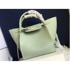 Bolso Celine pequeño grande con asa larga en piel de becerro granulada flexible verde claro