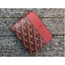 Cartera pequeña con cremallera Chevron de Goyard en color burdeos