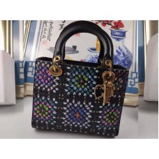 Dior Lady Dior en piel de becerro negra grabada al calor y pintada a mano