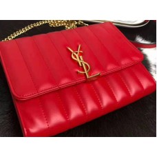 Saint Laurent Vicky Medium en Matelassé, piel de cordero roja