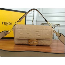 Fendi Baguette de piel de cordero beige