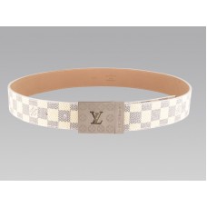 Cinturón Louis Vuitton Damier Azur con hebilla plateada con logotipo