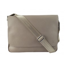 Louis Vuitton Taiga Cuero Romano Mm Polaraire