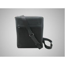 Louis Vuitton Taiga Beloukha Negro