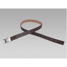 Cinturón Louis Vuitton Monogram con iniciales en negro