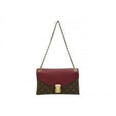 Cadena Louis Vuitton Monogram Pallas en color burdeos