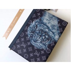 Pochette de lona Louis Vuitton con monograma Savane Voyage Mm m66939