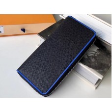 Cartera vertical con cremallera Taiga de piel de Louis Vuitton m30569