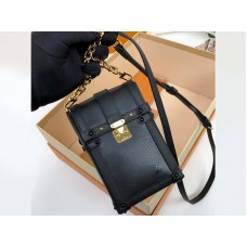 Cadena para teléfono móvil Louis Vuitton Epi Leather Trunk, color negro, m44184