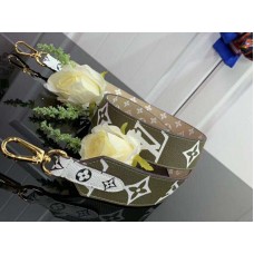 Bolso bandolera de lona con monograma de Louis Vuitton color caqui j02443